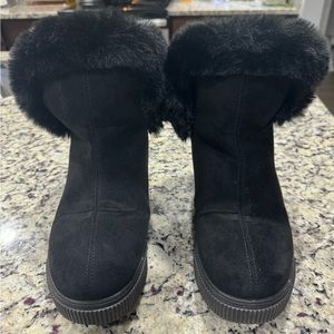 Black fur boots size 9 womens